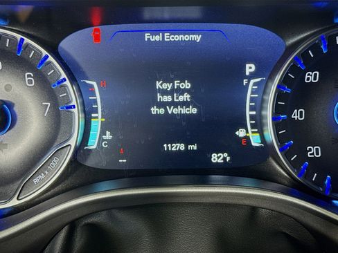 Used 2026 Chrysler Pacifica Select image 16