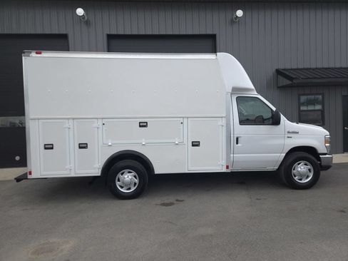 Used 2015 Ford E-350 and Econoline 350 Super Duty w/ Power Windows & Locks Group RWD image 5