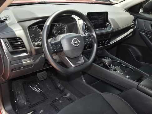 Used 2025 Nissan Rogue S FWD image 32