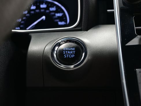 Used 2019 Toyota Avalon Limited image 23