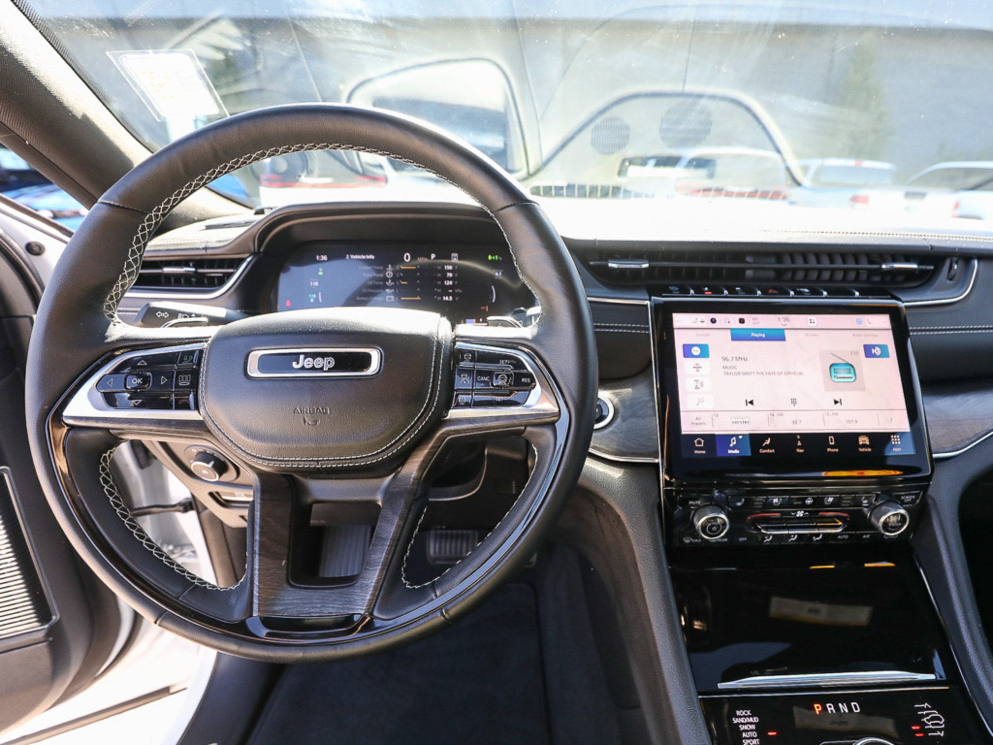 Used 2023 Jeep Grand Cherokee Overland w/ Advanced Protech Group III AWD/4WD image 13