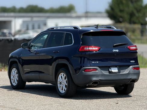 Used 2016 Jeep Cherokee Latitude AWD/4WD image 10