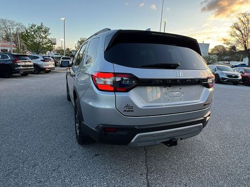 Certified 2025 Honda Pilot TrailSport image 6