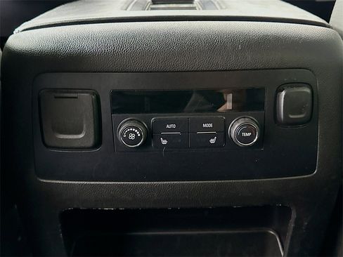 Used 2015 Chevrolet Suburban LT w/ Luxury Package image 26