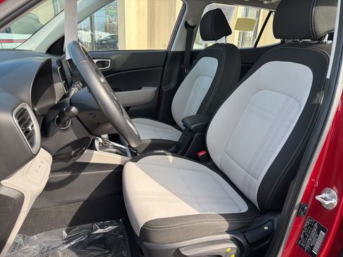 Used 2022 Hyundai Venue SEL w/ Cargo Package image 10