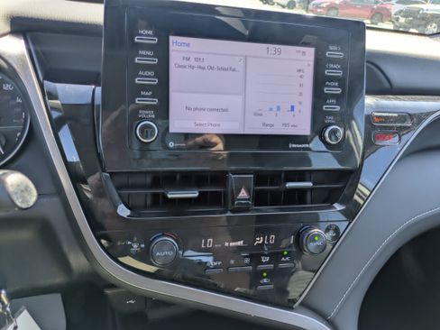 Used 2022 Toyota Camry SE image 16