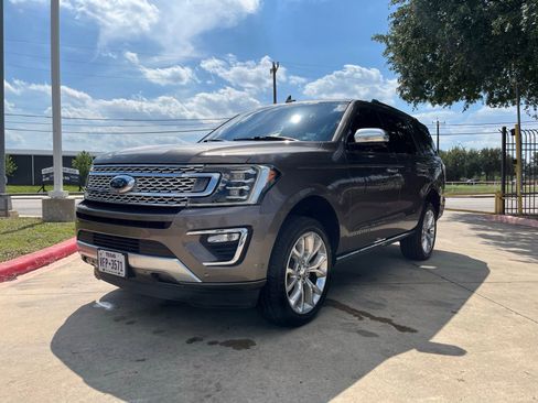 Used 2019 Ford Expedition Platinum RWD image 4