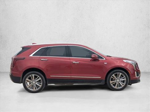Certified 2024 Cadillac XT5 Premium Luxury w/ Technology Package FWD image 4