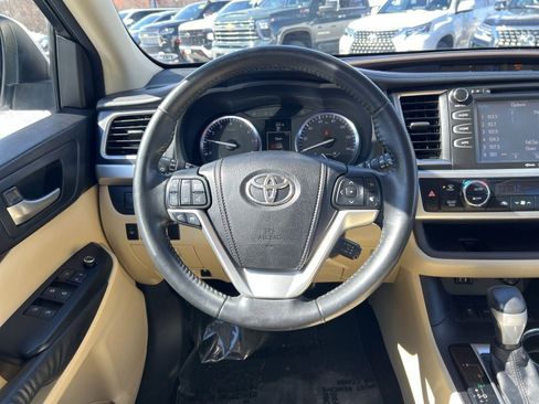Used 2015 Toyota Highlander XLE image 16