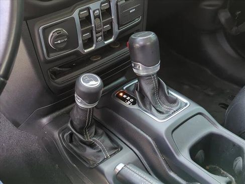 Used 2021 Jeep Gladiator Overland w/ Popular Equipment Package AWD/4WD image 16