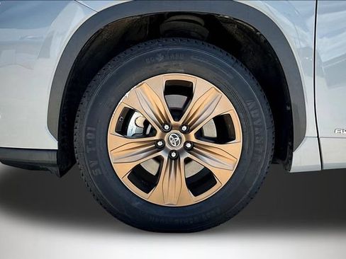 Used 2022 Toyota Highlander Bronze Edition AWD/4WD image 35