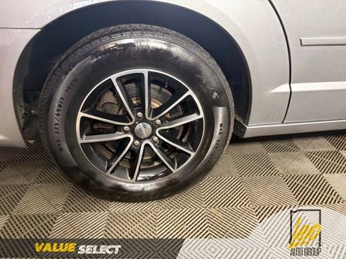 Used 2017 Dodge Grand Caravan SE image 22