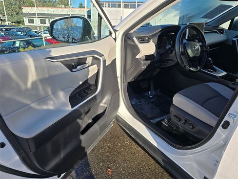 Certified 2025 Toyota RAV4 XLE image 21
