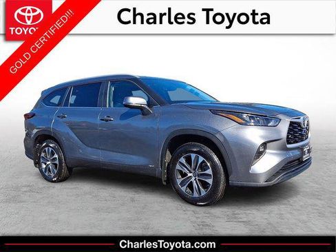 Certified 2025 Toyota Highlander XLE AWD/4WD image 1