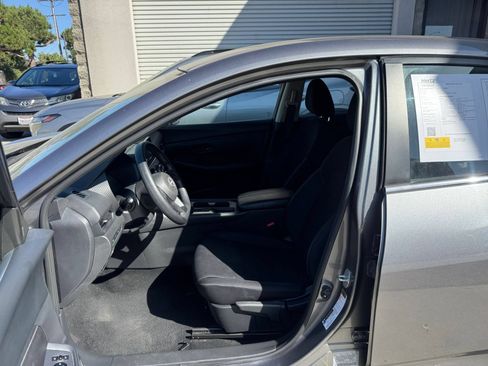 Used 2025 Nissan Sentra S FWD image 22