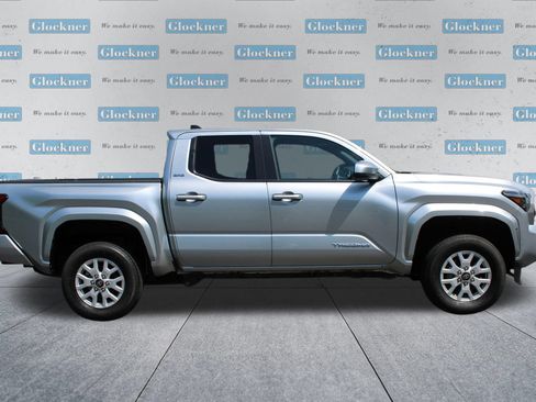 Used 2025 Toyota Tacoma SR5 AWD/4WD image 4