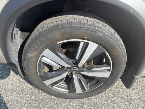 Used 2023 Nissan Rogue Platinum w/ Platinum Premium Package FWD image 12