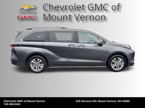 Used 2025 Toyota Sienna XLE image 6