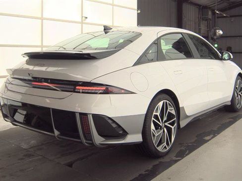 Used 2025 Hyundai Ioniq 6 SEL RWD image 4
