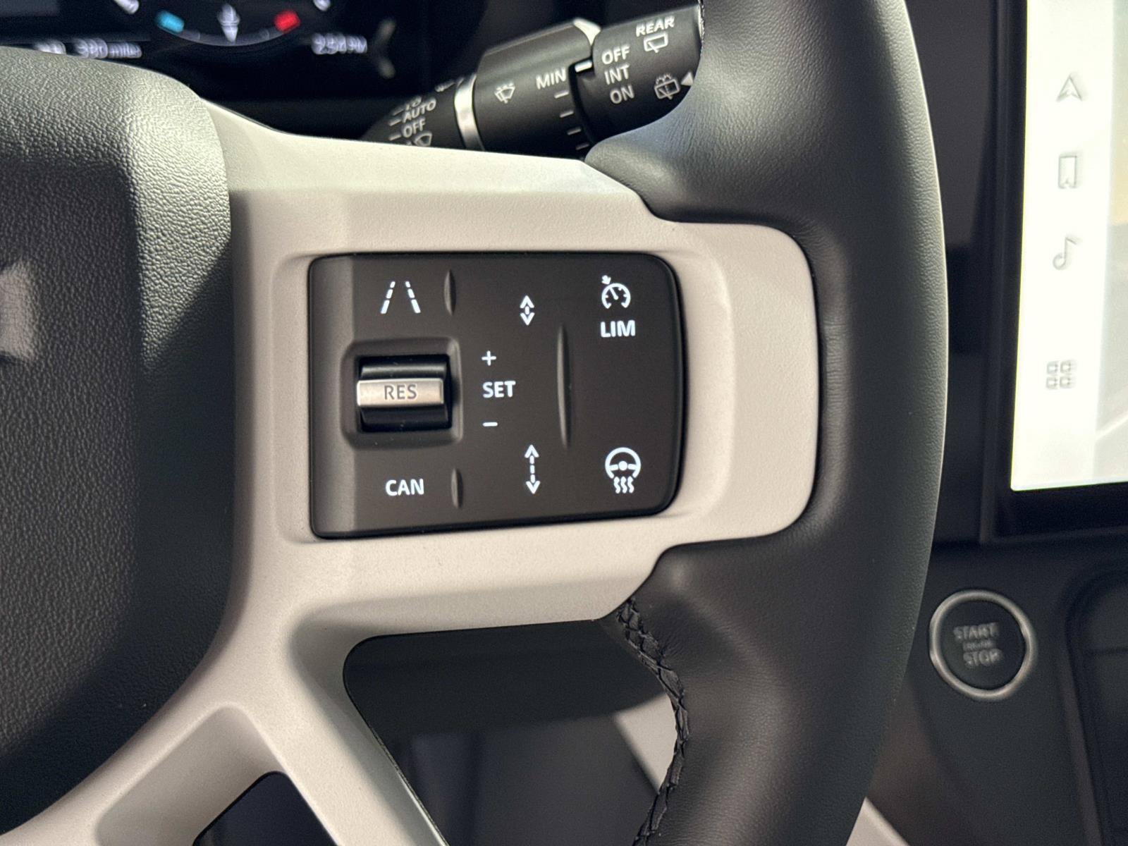 New 2026 Land Rover Defender 110 X-Dynamic SE AWD/4WD image 30