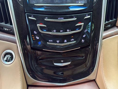 Used 2016 Cadillac Escalade ESV Platinum AWD/4WD image 43