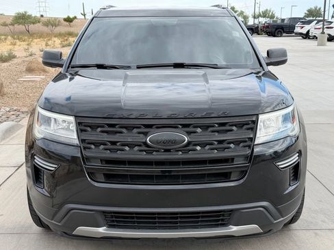 Used 2018 Ford Explorer XLT FWD image 3