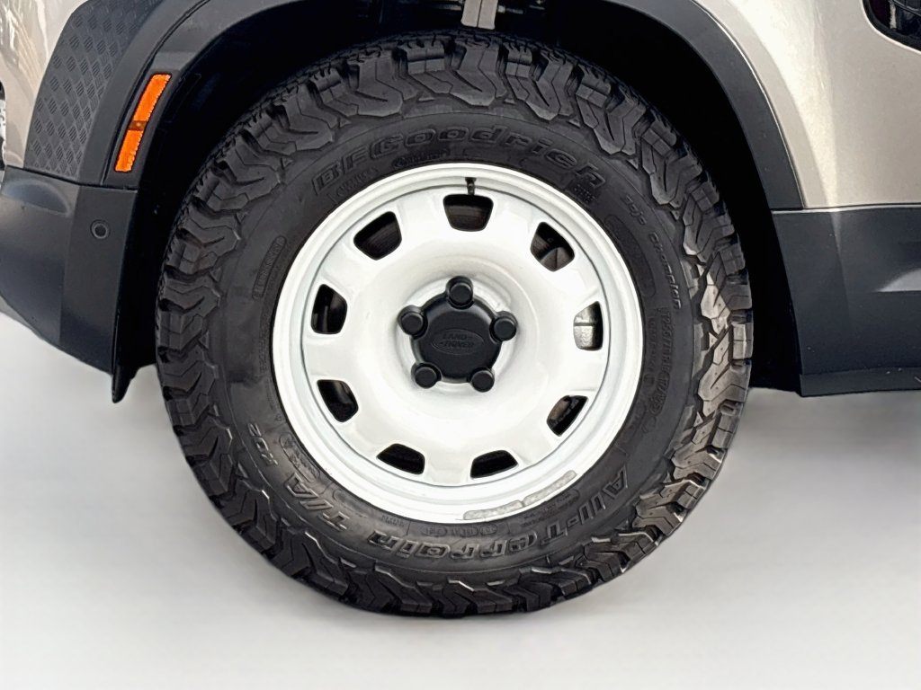 Used 2023 Land Rover Defender 90 S AWD/4WD image 27