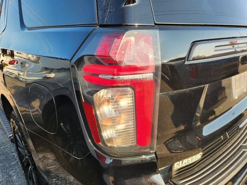 Used 2021 Chevrolet Tahoe Z71 w/ Luxury Package AWD/4WD image 8