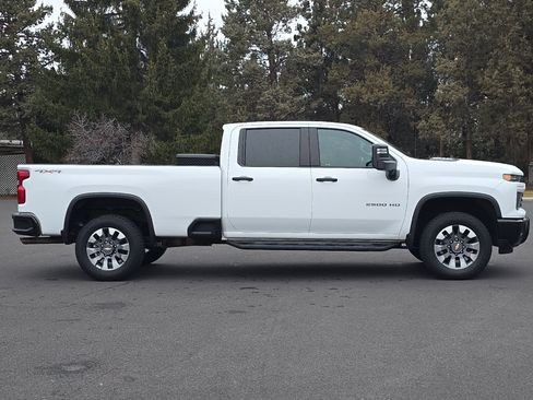 Used 2024 Chevrolet Silverado 2500 Custom w/ Custom Convenience Package image 3