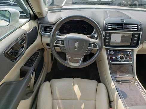 Used 2017 Lincoln Continental Select AWD/4WD image 16