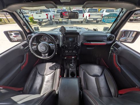 Used 2017 Jeep Wrangler Unlimited Rubicon image 12