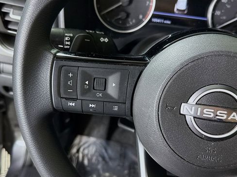 Used 2022 Nissan Rogue SV FWD image 19