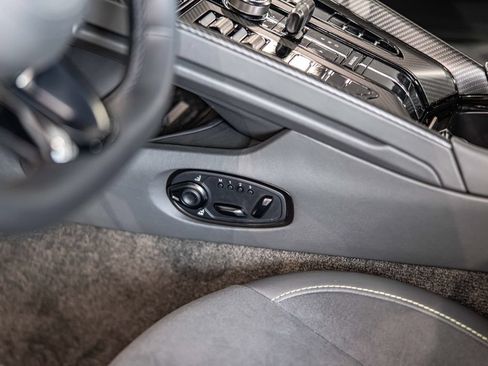 Used 2025 Aston Martin DB12 Coupe RWD image 23