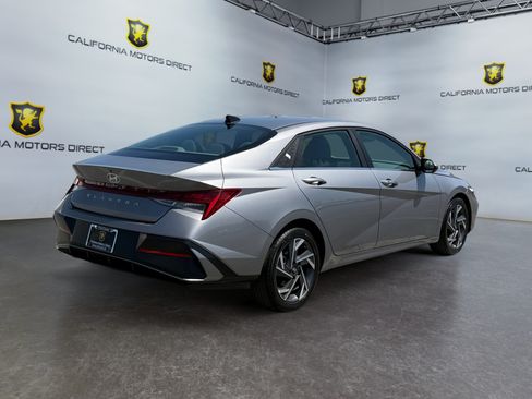 Used 2025 Hyundai Elantra SEL FWD image 5
