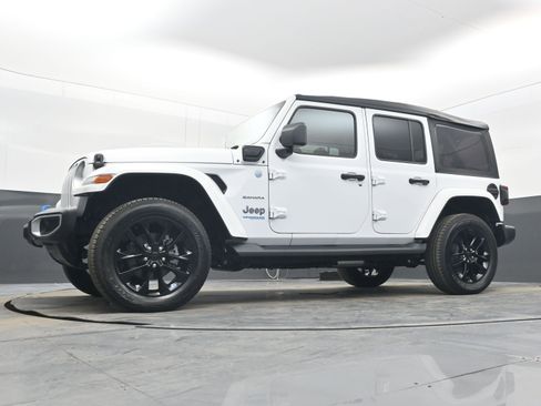 Used 2022 Jeep Wrangler Unlimited Sahara image 23
