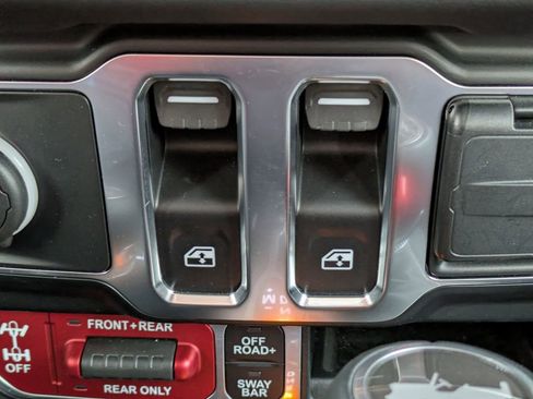 Used 2024 Jeep Wrangler Rubicon image 36