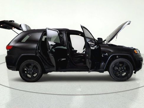 Used 2018 Jeep Grand Cherokee Laredo AWD/4WD image 37