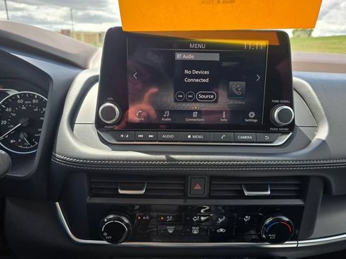 Used 2023 Nissan Rogue S AWD/4WD image 19