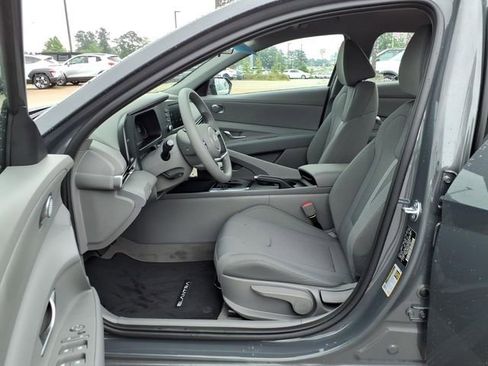 New 2026 Hyundai Elantra SE FWD image 17