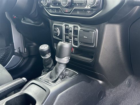 Used 2021 Jeep Gladiator Sport AWD/4WD image 11