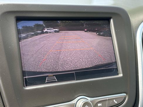 Used 2022 Chevrolet Equinox LS w/ LS Convenience Package FWD image 6
