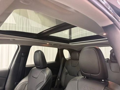 Used 2023 Jeep Cherokee Altitude Lux w/ Lux Elite Package image 6