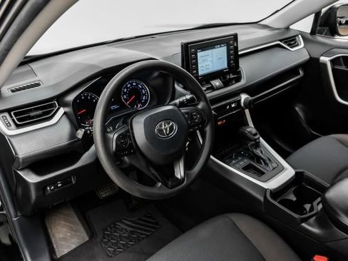 Used 2021 Toyota RAV4 LE image 3