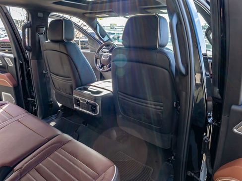 Used 2025 GMC Sierra 2500 Denali Ultimate image 32