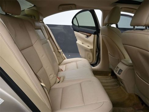 Used 2013 Lexus ES 300h image 12