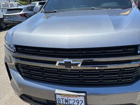 Used 2021 Chevrolet Suburban RST w/ Luxury Package AWD/4WD image 2