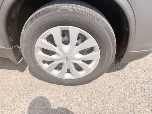 Used 2017 Nissan Rogue S image 5