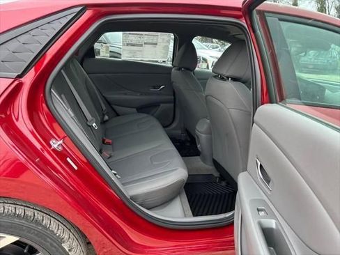 Used 2025 Hyundai Elantra Sport image 26