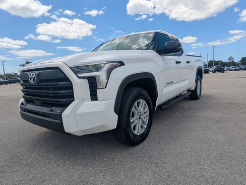 Used 2022 Toyota Tundra SR5 w/ SR5 Convenience Package image 8