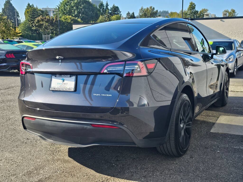 Used 2024 Tesla Model Y Long Range AWD/4WD image 5